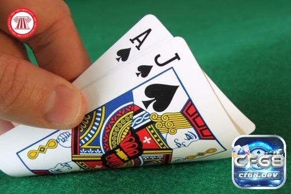 Xì dách hay còn được gọi là Black Jack với 2 quân bài được chia cho mỗi người chơi